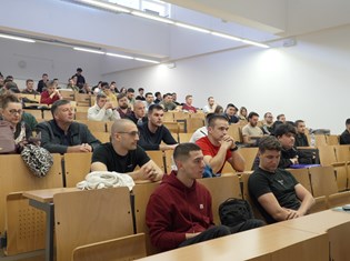 02-03.jpg